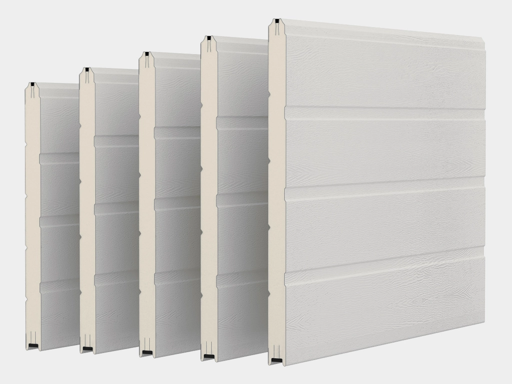 Полотно двери с заполнением из сэндвич-панелей толщиной 40 мм.